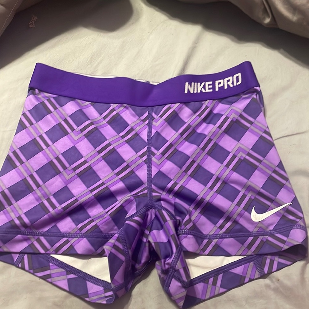 Selling pattern purple Nike pros size small